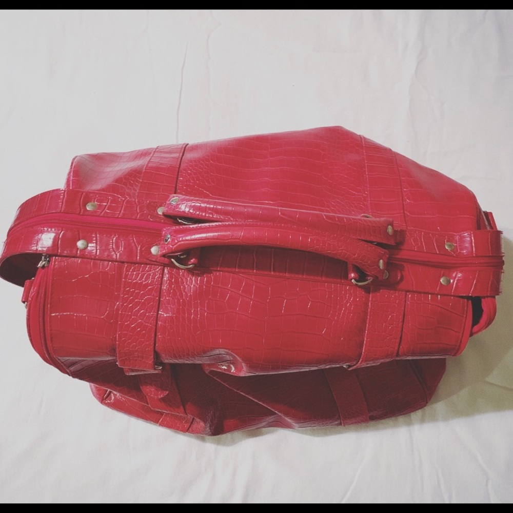 Red Weekender carry on bag - Picture 5 of 8
